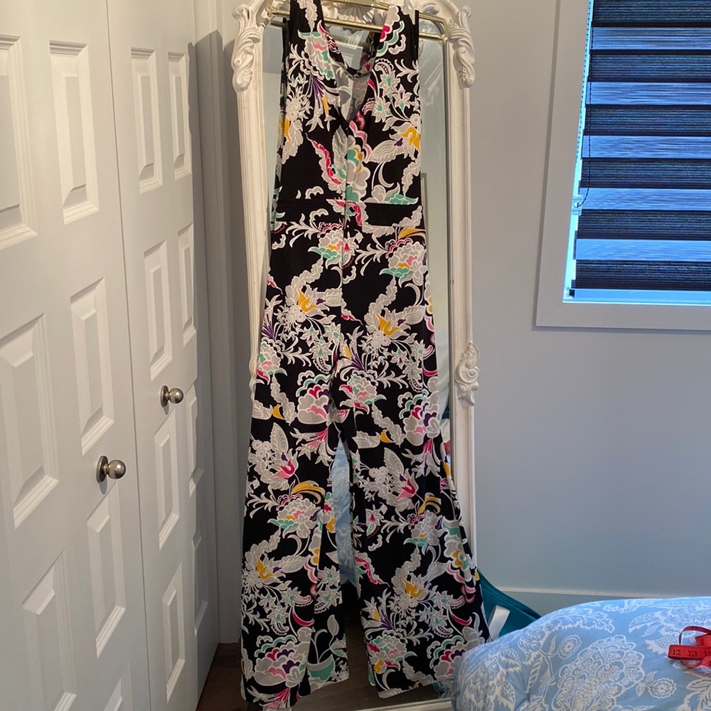Beautiful jumpsuit with slits on the legs size xl